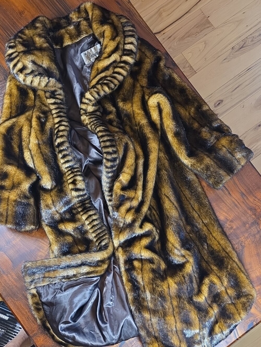 VINTAGE MS. DIVINE✨️ Trench Coat✨️Rare Deadstock Old Money Textured Faux Fur
